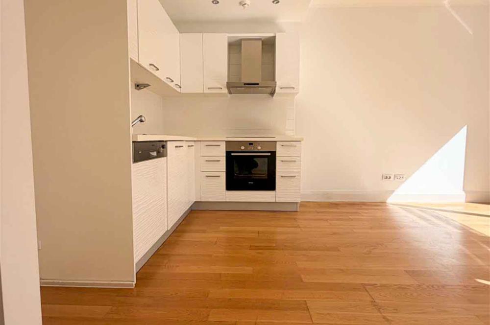 Fikirtepe Teknik Yapı'da Boş 1+1 Daire - 45m² Net