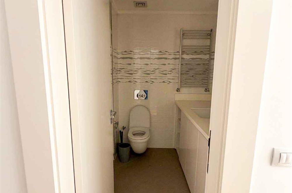 Fikirtepe Teknik Yapı'da Boş 1+1 Daire - 45m² Net