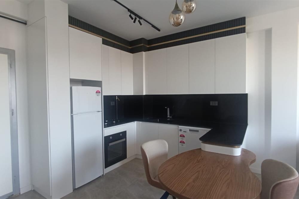 C21 LOFT'TAN SERVERGAZİ'DE HAVUZLU SİTEDE EŞYALI SATILIK 1+1