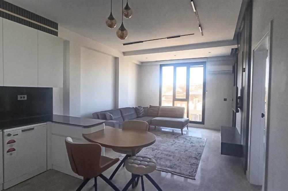 C21 LOFT'TAN SERVERGAZİ'DE HAVUZLU SİTEDE EŞYALI SATILIK 1+1