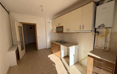 ALTIAĞAÇTA GENİŞ ODALI BALKONLU 3+1 KİRALIK DAİRE