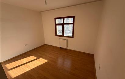 ALTIAĞAÇTA GENİŞ ODALI BALKONLU 3+1 KİRALIK DAİRE