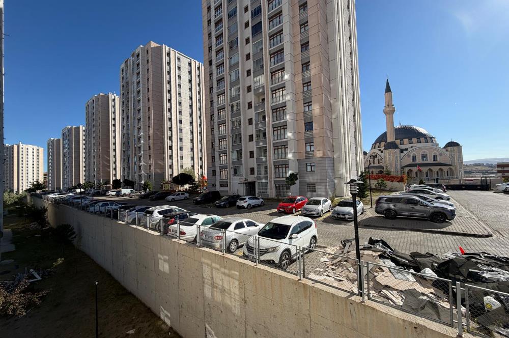 ALTIAĞAÇTA GENİŞ ODALI BALKONLU 3+1 KİRALIK DAİRE