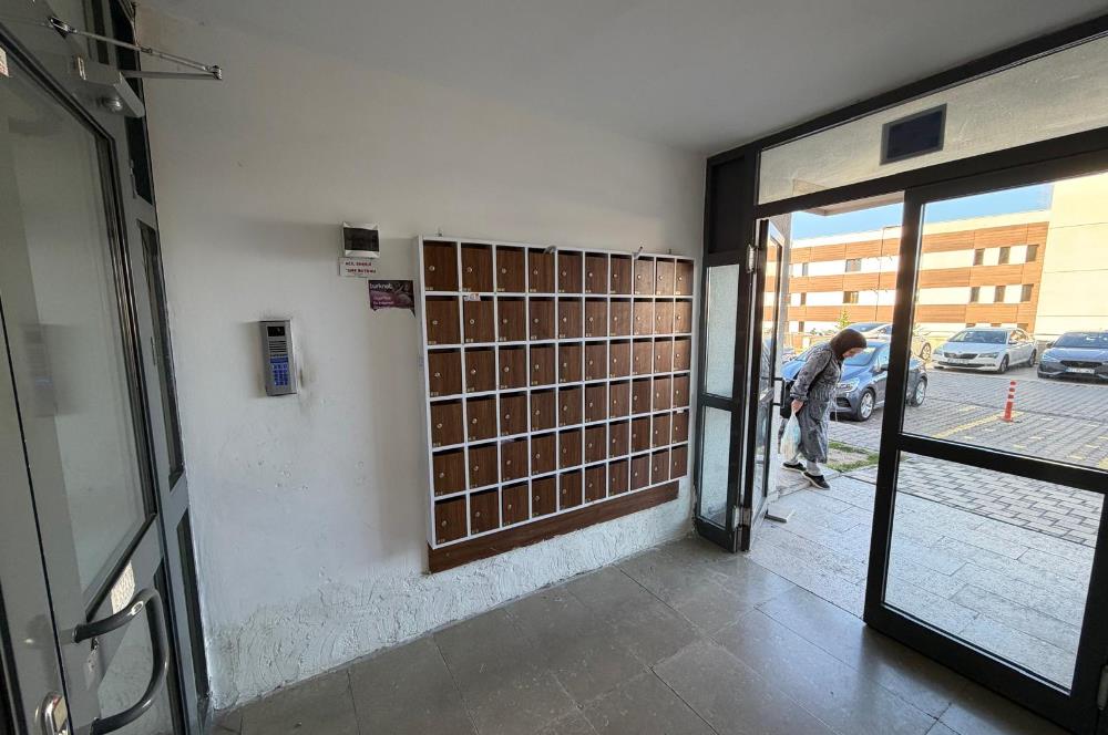 ALTIAĞAÇTA GENİŞ ODALI BALKONLU 3+1 KİRALIK DAİRE