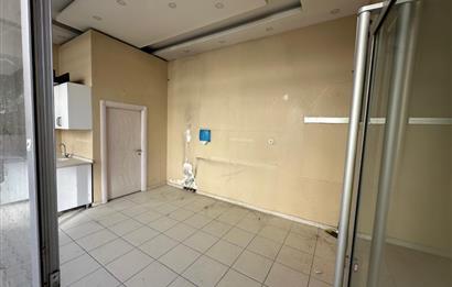BADEMLİDERE'DE MERKEZİ KONUMDA, 25 M² KULLANIŞLI KİRALIK DÜKKAN