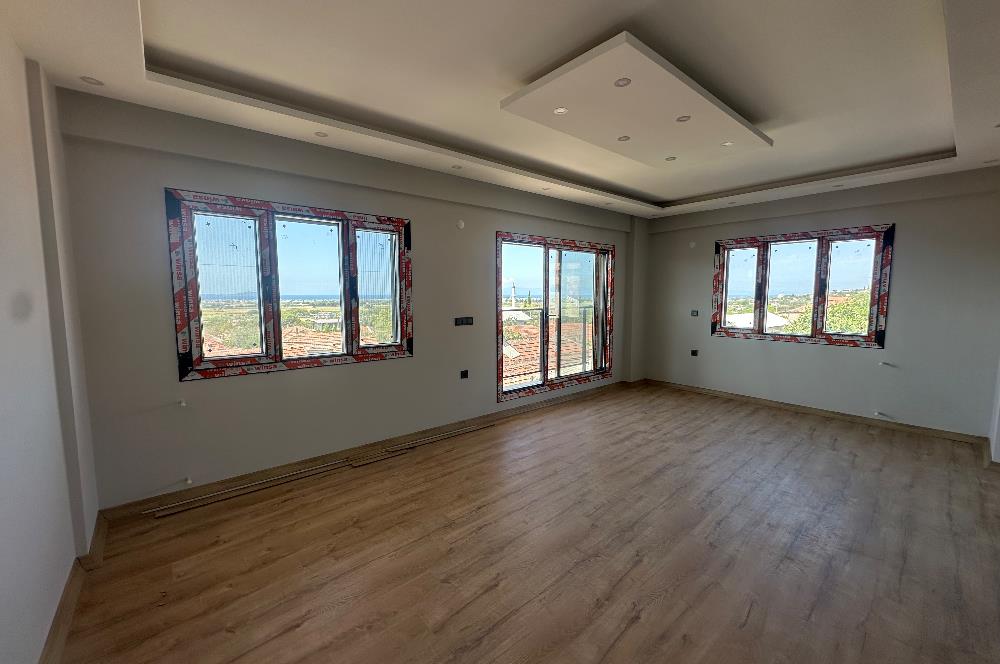 Dikili İslamlar da Deniz Manzaralı Geniş Bahçeli Satılık Villa