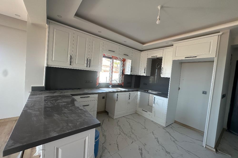 Dikili İslamlar da Deniz Manzaralı Geniş Bahçeli Satılık Villa