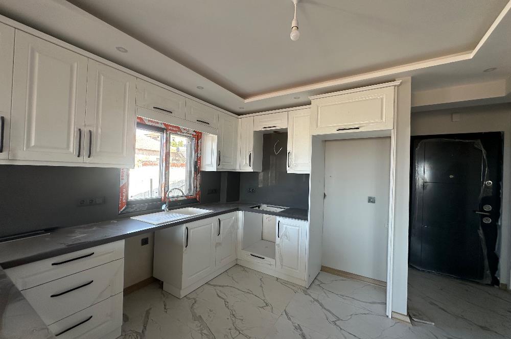 Dikili İslamlar da Deniz Manzaralı Geniş Bahçeli Satılık Villa