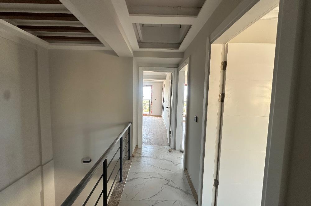 Dikili İslamlar da Deniz Manzaralı Geniş Bahçeli Satılık Villa