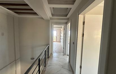 Dikili İslamlar da Deniz Manzaralı Geniş Bahçeli Satılık Villa