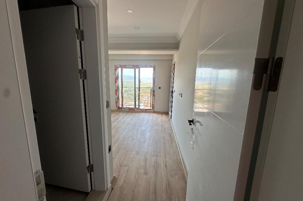 Dikili İslamlar da Deniz Manzaralı Geniş Bahçeli Satılık Villa