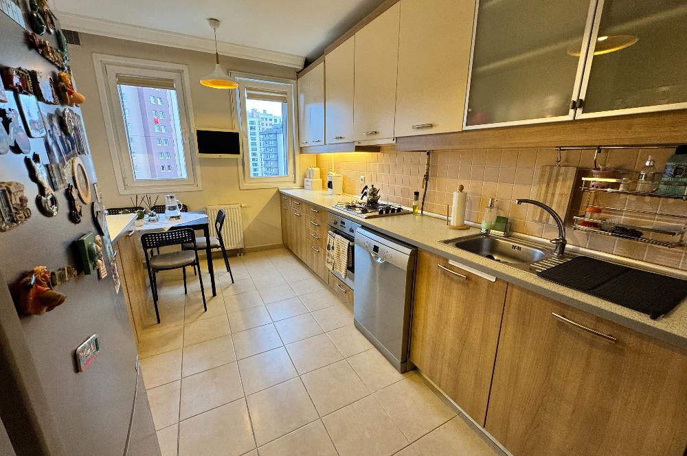 KOZYATAĞI BAYTUR KONUTLARINDA HAVUZ CEPHELİ 100 M² NET 3+1