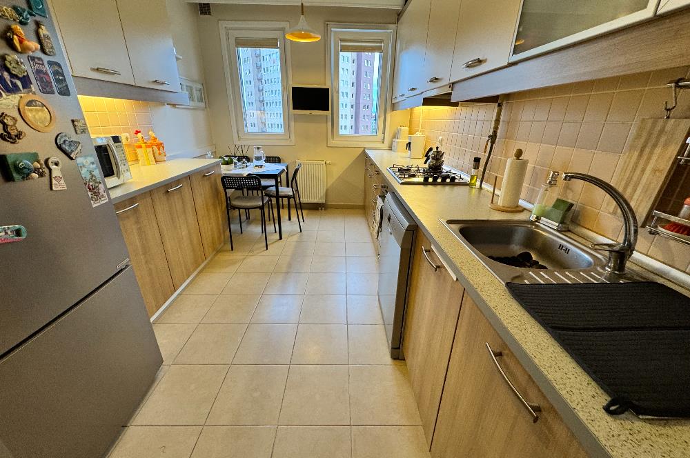KOZYATAĞI BAYTUR KONUTLARINDA HAVUZ CEPHELİ 100 M² NET 3+1