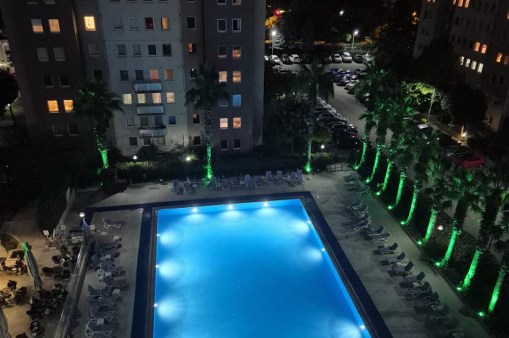 KOZYATAĞI BAYTUR KONUTLARINDA HAVUZ CEPHELİ 100 M² NET 3+1