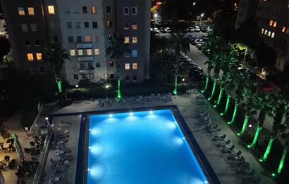 KOZYATAĞI BAYTUR KONUTLARINDA HAVUZ CEPHELİ 100 M² NET 3+1