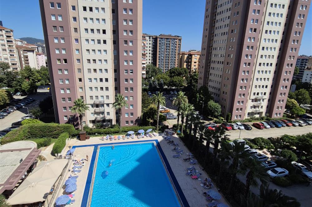 KOZYATAĞI BAYTUR KONUTLARINDA HAVUZ CEPHELİ 100 M² NET 3+1