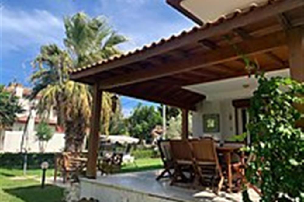 Çeşme Dalyan Cankaya Evleri Geniş Bahçeli Satılık Villa