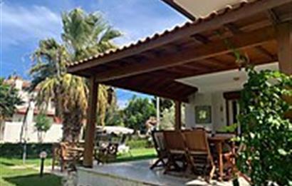 Çeşme Dalyan Cankaya Evleri Geniş Bahçeli Satılık Villa