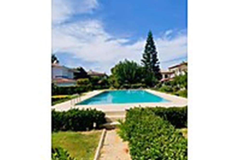 Çeşme Dalyan Cankaya Evleri Geniş Bahçeli Satılık Villa