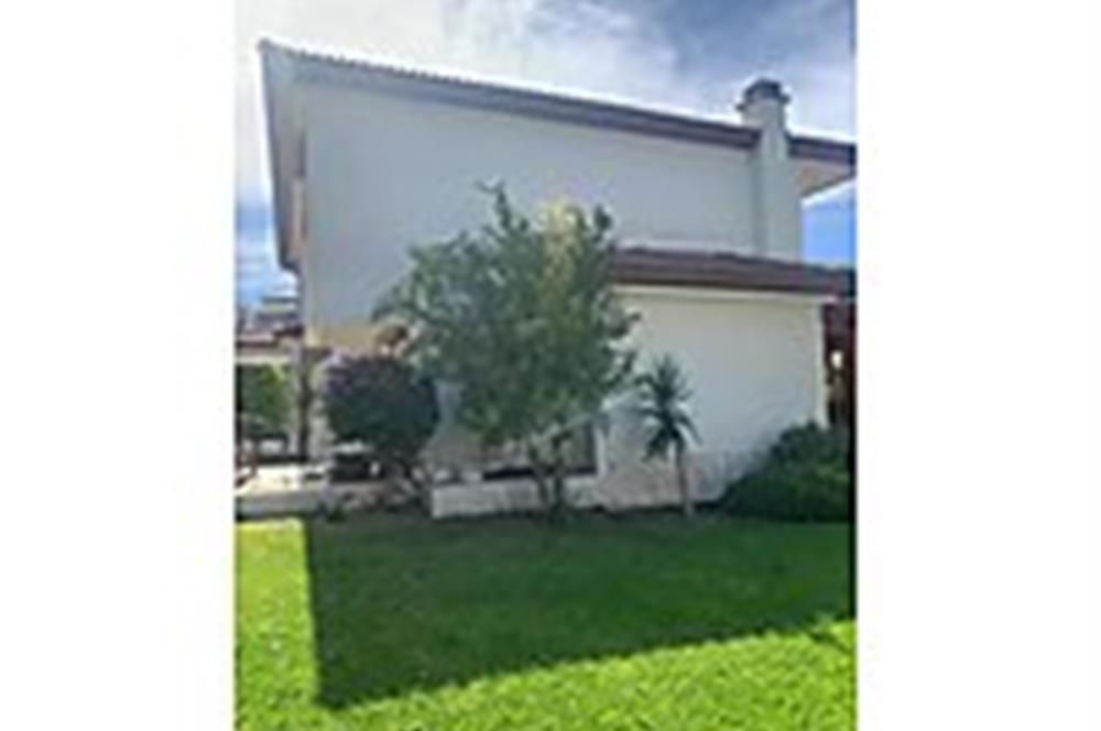 Çeşme Dalyan Cankaya Evleri Geniş Bahçeli Satılık Villa
