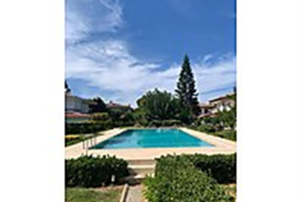 Çeşme Dalyan Cankaya Evleri Geniş Bahçeli Satılık Villa