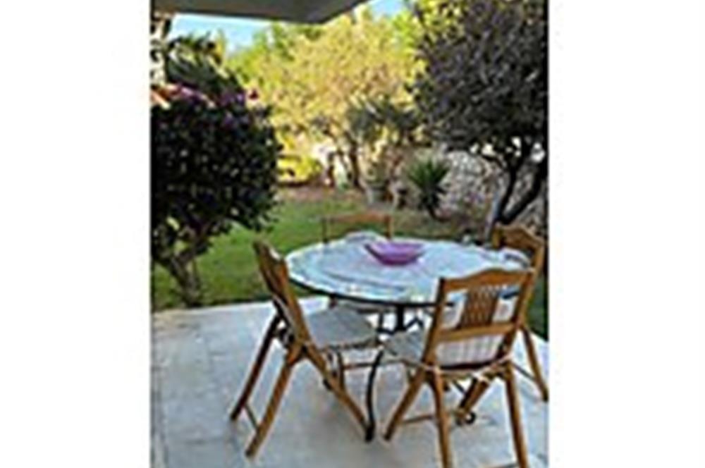 Çeşme Dalyan Cankaya Evleri Geniş Bahçeli Satılık Villa