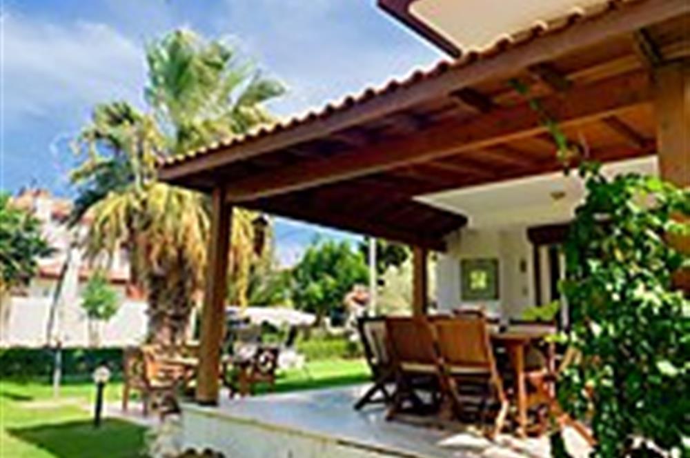 Çeşme Dalyan Cankaya Evleri Geniş Bahçeli Satılık Villa