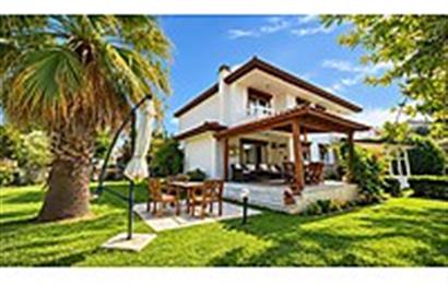 Çeşme Dalyan Cankaya Evleri Geniş Bahçeli Satılık Villa