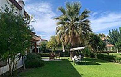 Çeşme Dalyan Cankaya Evleri Geniş Bahçeli Satılık Villa