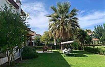 Çeşme Dalyan Cankaya Evleri Geniş Bahçeli Satılık Villa