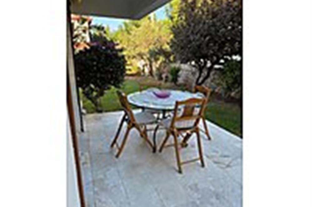 Çeşme Dalyan Cankaya Evleri Geniş Bahçeli Satılık Villa