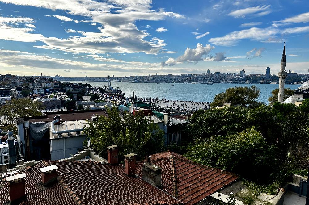 ÜSKÜDARIN KALBİNDE EŞSİZ DENİZ MANZARALI SATILIK 2+1 DAİRE