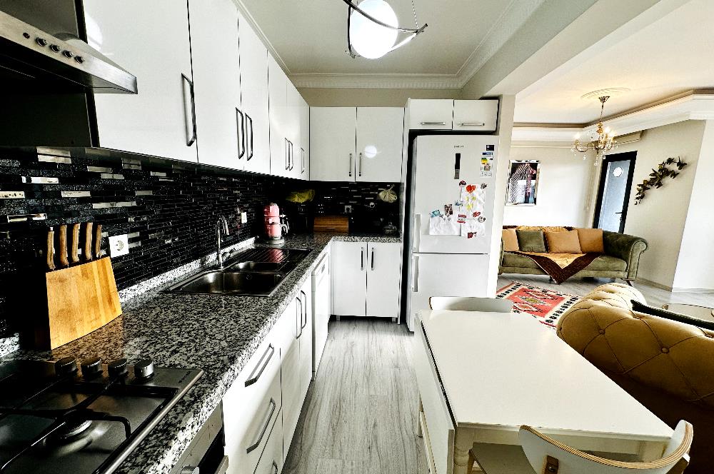 ÜSKÜDARIN KALBİNDE EŞSİZ DENİZ MANZARALI SATILIK 2+1 DAİRE