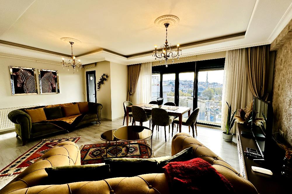 ÜSKÜDARIN KALBİNDE EŞSİZ DENİZ MANZARALI SATILIK 2+1 DAİRE