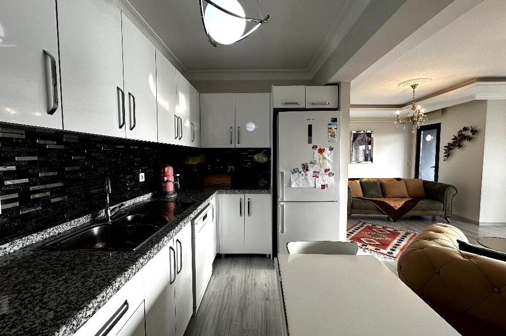 ÜSKÜDARIN KALBİNDE EŞSİZ DENİZ MANZARALI SATILIK 2+1 DAİRE