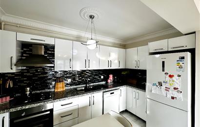 ÜSKÜDARIN KALBİNDE EŞSİZ DENİZ MANZARALI SATILIK 2+1 DAİRE