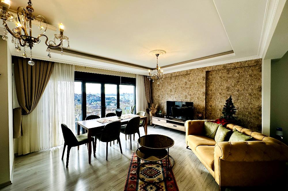 ÜSKÜDARIN KALBİNDE EŞSİZ DENİZ MANZARALI SATILIK 2+1 DAİRE