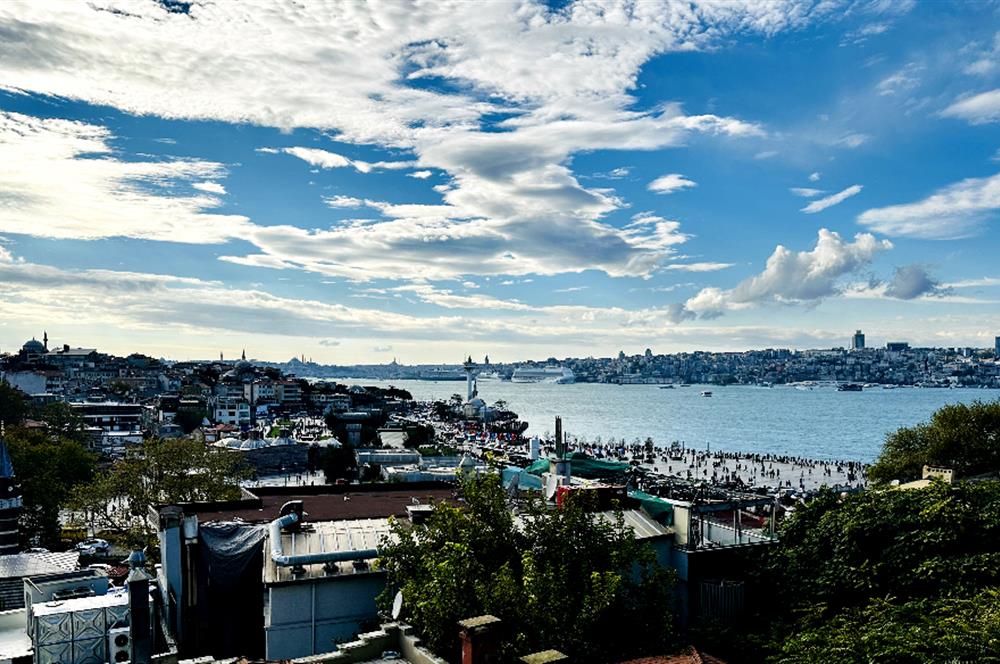 ÜSKÜDARIN KALBİNDE EŞSİZ DENİZ MANZARALI SATILIK 2+1 DAİRE