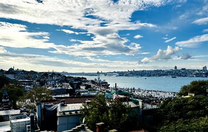 ÜSKÜDARIN KALBİNDE EŞSİZ DENİZ MANZARALI SATILIK 2+1 DAİRE