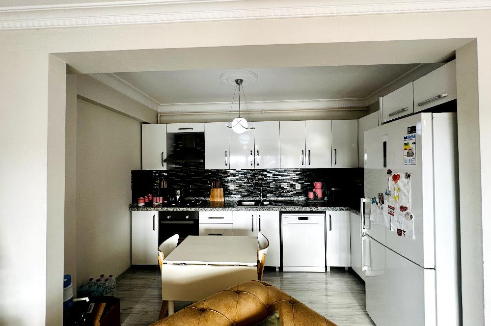 ÜSKÜDARIN KALBİNDE EŞSİZ DENİZ MANZARALI SATILIK 2+1 DAİRE