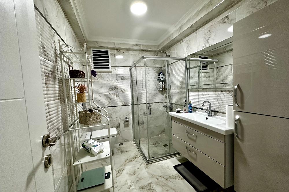 ÜSKÜDARIN KALBİNDE EŞSİZ DENİZ MANZARALI SATILIK 2+1 DAİRE