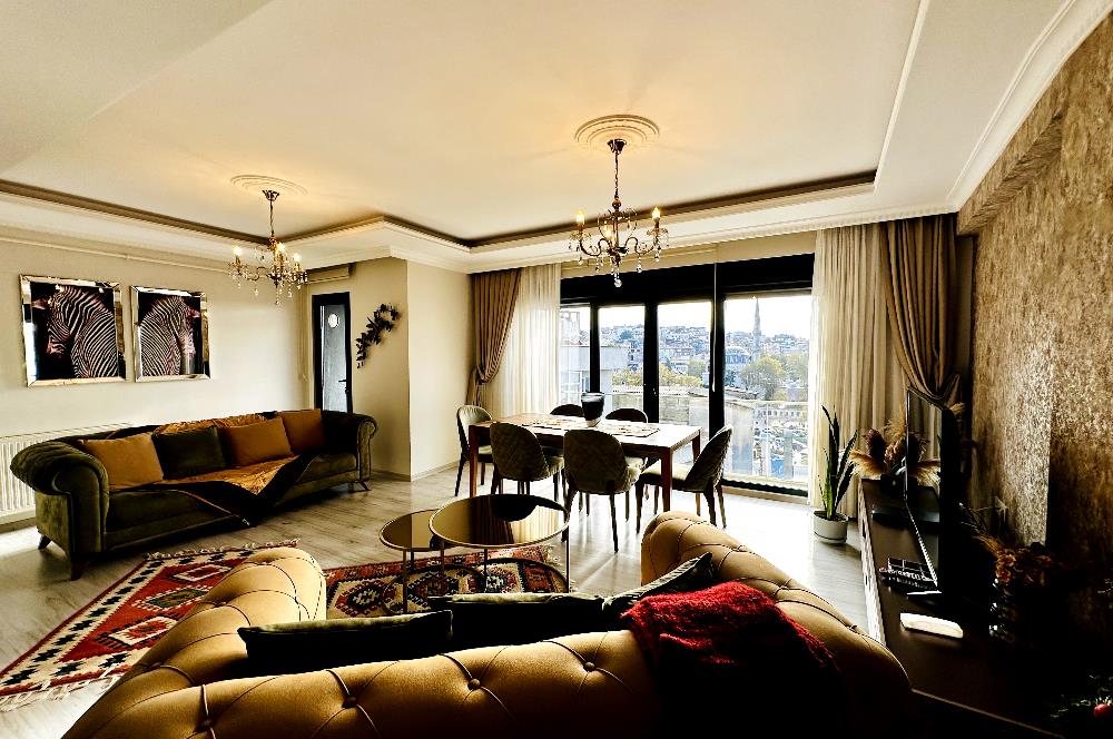 ÜSKÜDARIN KALBİNDE EŞSİZ DENİZ MANZARALI SATILIK 2+1 DAİRE