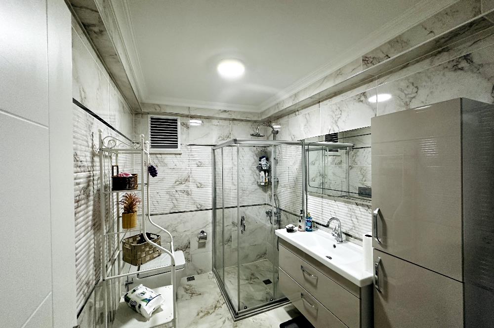 ÜSKÜDARIN KALBİNDE EŞSİZ DENİZ MANZARALI SATILIK 2+1 DAİRE