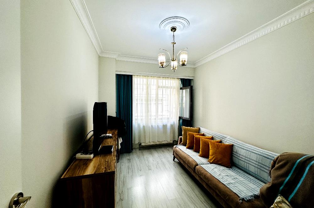 ÜSKÜDARIN KALBİNDE EŞSİZ DENİZ MANZARALI SATILIK 2+1 DAİRE