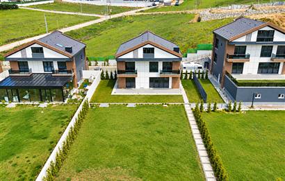 MODERN MİMARİSİ ÖZEL BAHÇESİ VE PRETİJLİ TASARIMLI SATILIK VİLLA