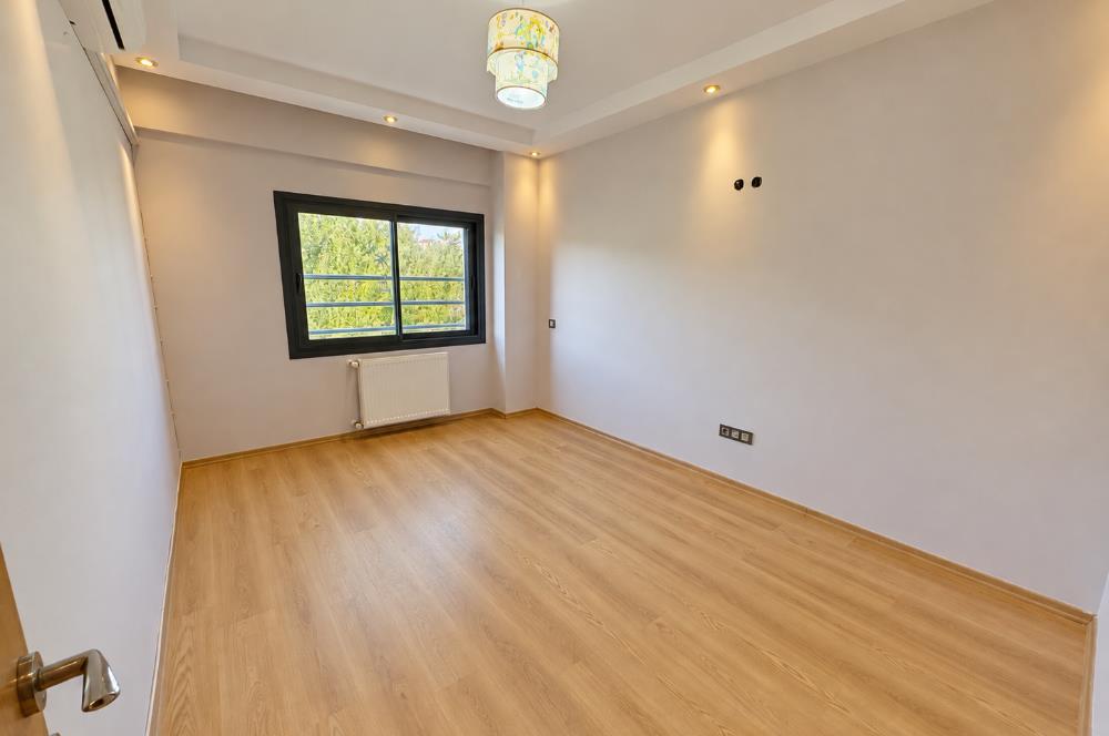 Bornova Evka 3 Gültekin Konakları'nda, 3 Cepheli Kiralık 4+1