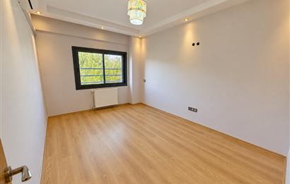 Bornova Evka3 Gültekin Konaklarında Orman Manzaralı Satılık 4+1