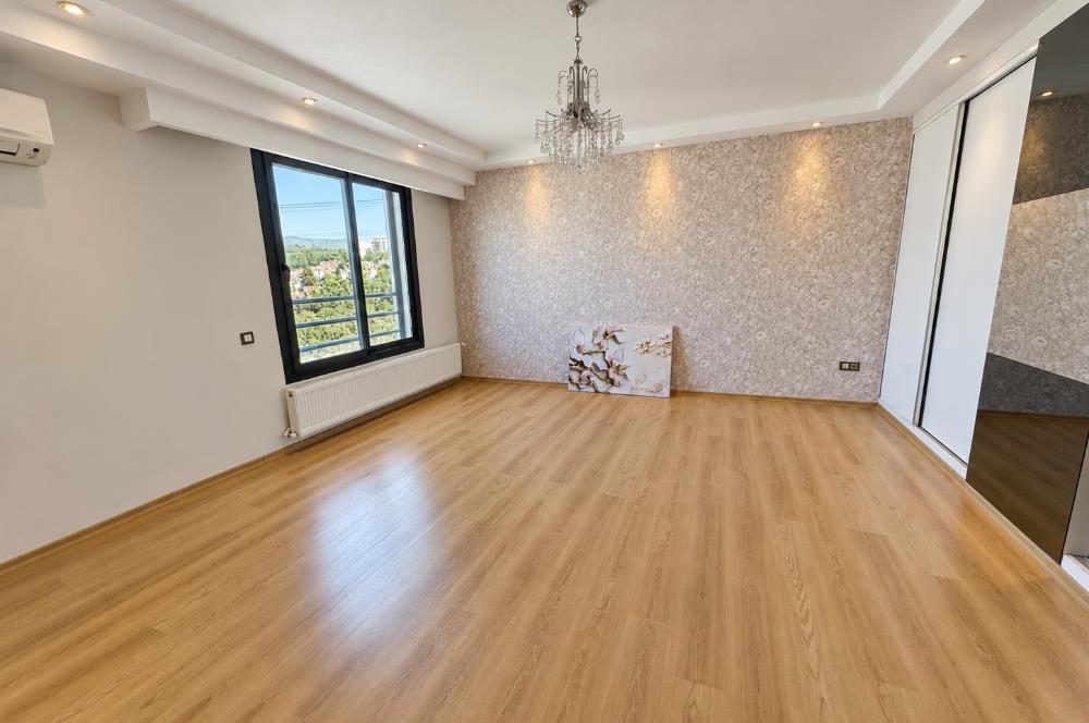 Bornova Evka 3 Gültekin Konakları'nda, 3 Cepheli Kiralık 4+1