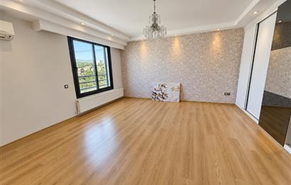 Bornova Evka3 Gültekin Konaklarında Orman Manzaralı Satılık 4+1