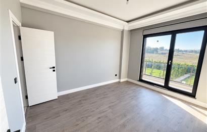 MODERN MİMARİSİ ÖZEL BAHÇESİ VE PRETİJLİ TASARIMLI SATILIK VİLLA